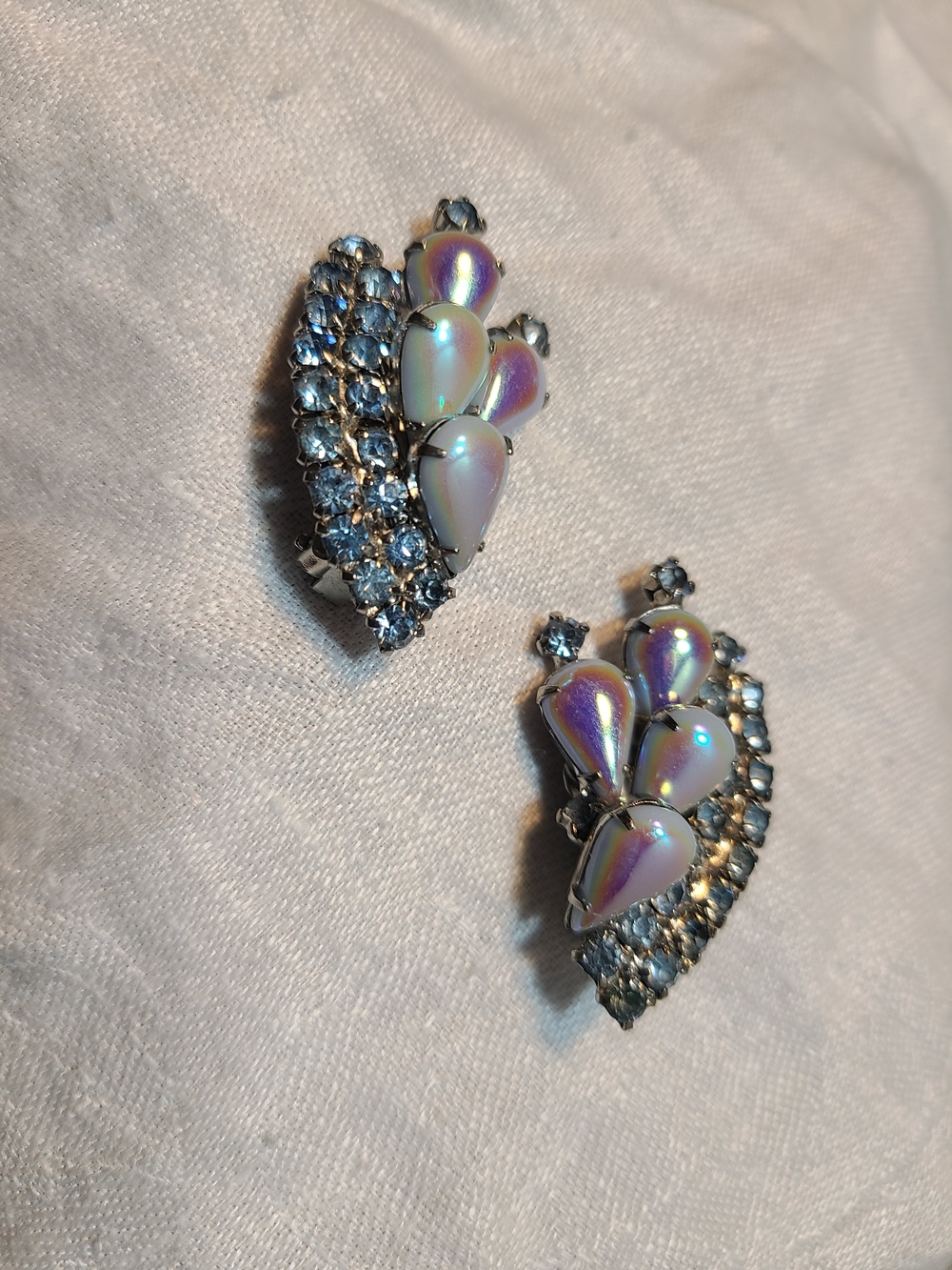 Vintage Aurora Teardrop Cluster Clip-On Earrings - Iridescent White and Silver